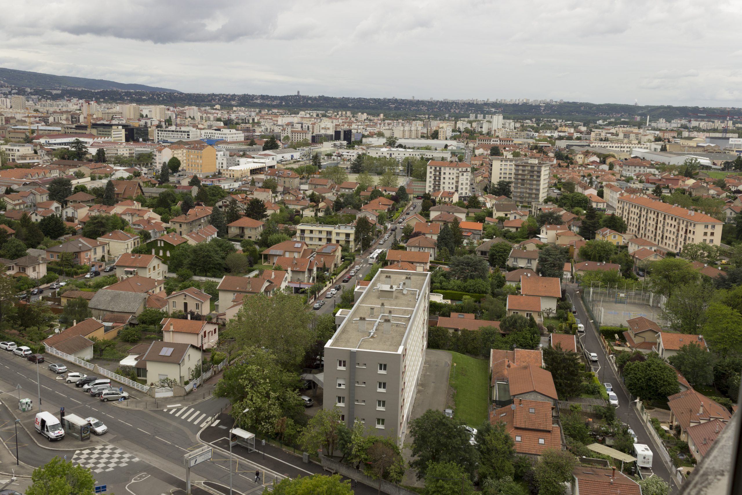 vue sur villeurbanne et bron (croisement avenue du doyen jean lépine et rue des genêts) paysage
